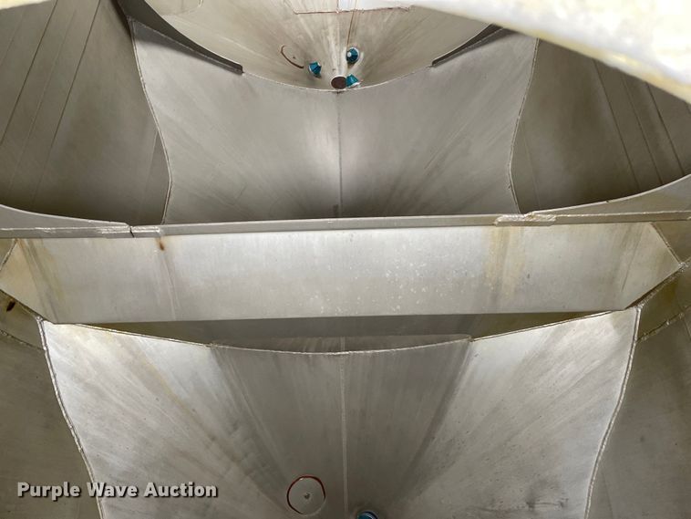 image for item OG9865 1979 Butler MFG pneumatic dry bulk trailer