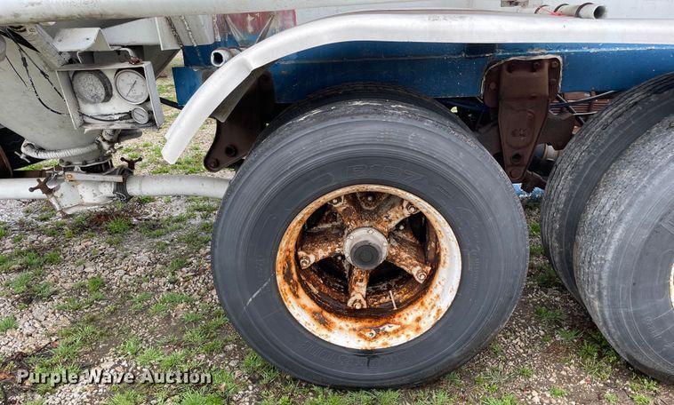 image for item OG9865 1979 Butler MFG pneumatic dry bulk trailer