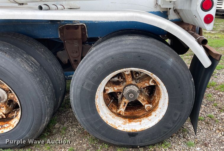 image for item OG9865 1979 Butler MFG pneumatic dry bulk trailer