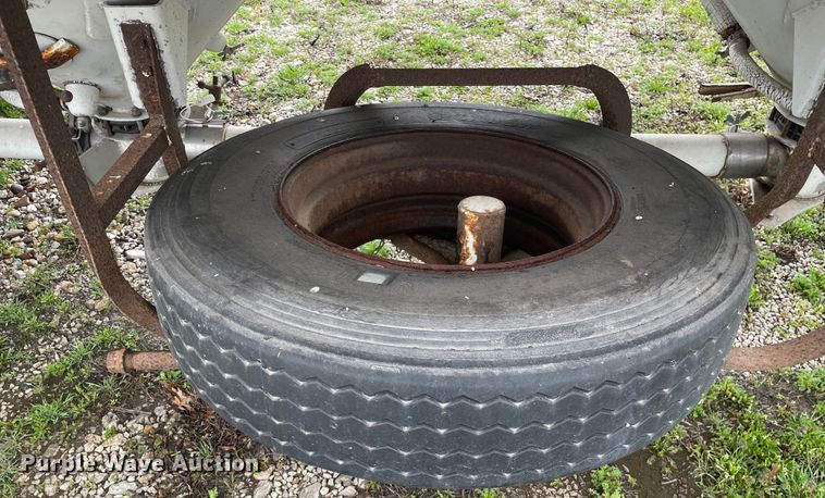 image for item OG9865 1979 Butler MFG pneumatic dry bulk trailer