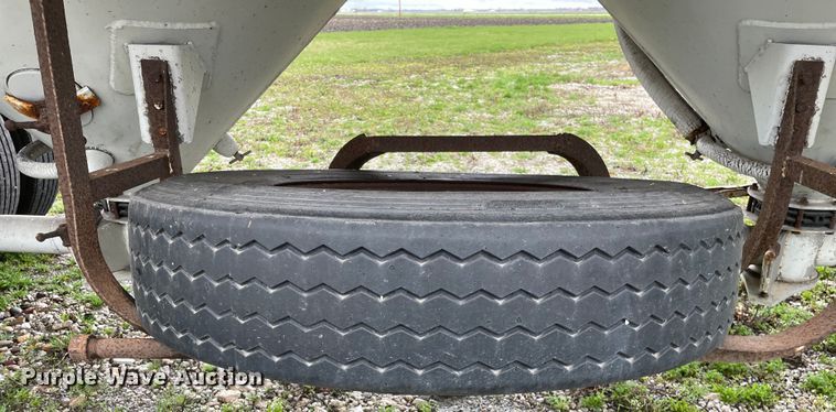 image for item OG9865 1979 Butler MFG pneumatic dry bulk trailer