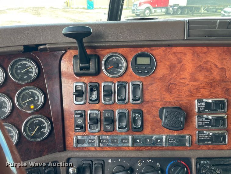 image for item OG9867 2014 Freightliner  Coronado glider kit semi truck