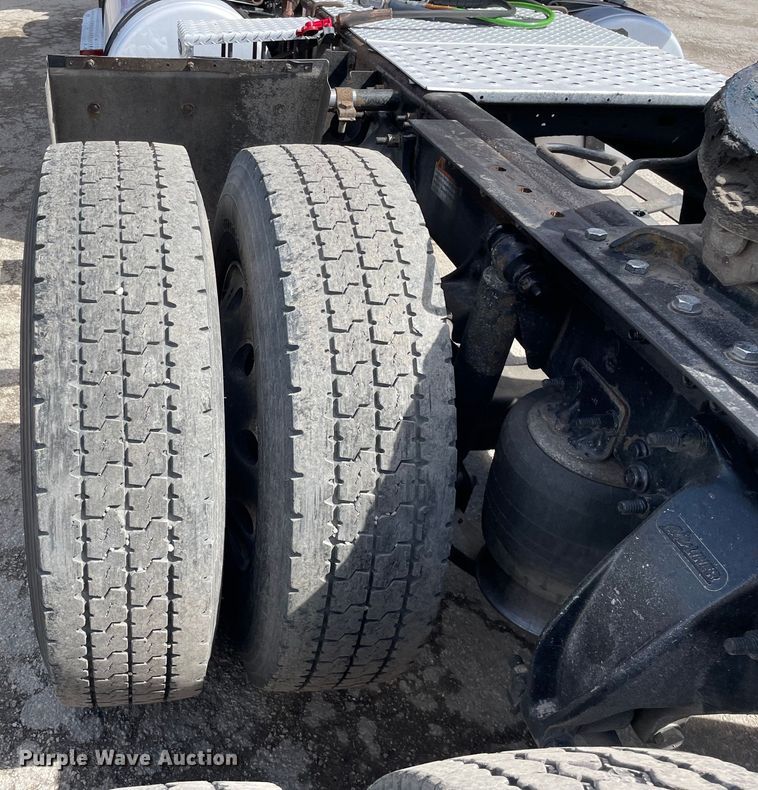 image for item OG9867 2014 Freightliner  Coronado glider kit semi truck