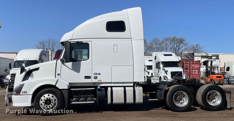 image for item OG9868 2014 Volvo  VNL670 semi truck