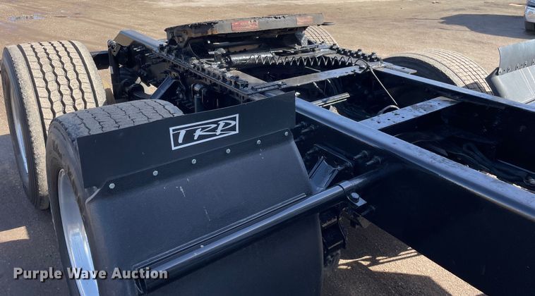 image for item OG9868 2014 Volvo  VNL670 semi truck