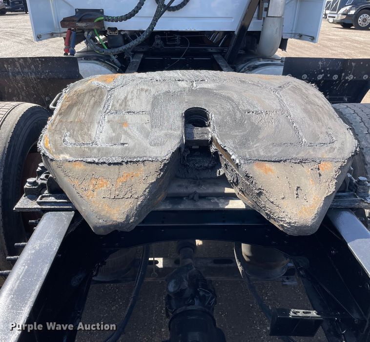 image for item OG9868 2014 Volvo  VNL670 semi truck