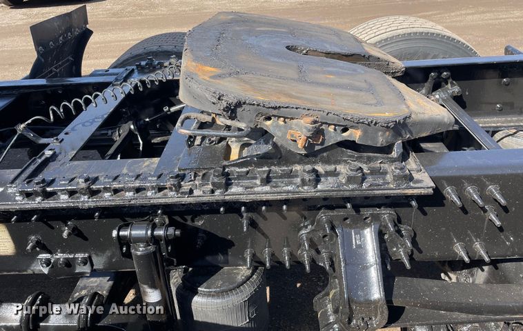 image for item OG9868 2014 Volvo  VNL670 semi truck