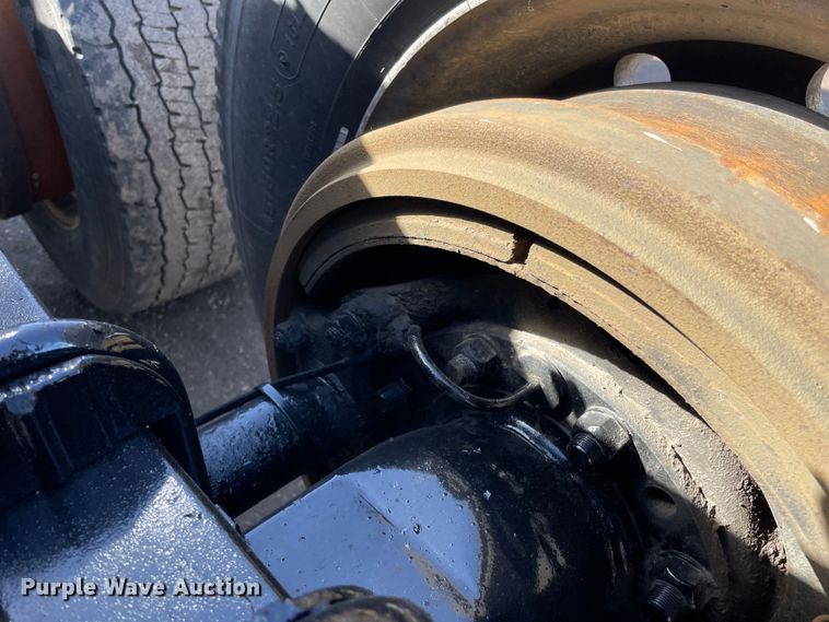 image for item OG9868 2014 Volvo  VNL670 semi truck