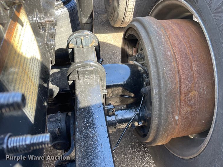 image for item OG9868 2014 Volvo  VNL670 semi truck