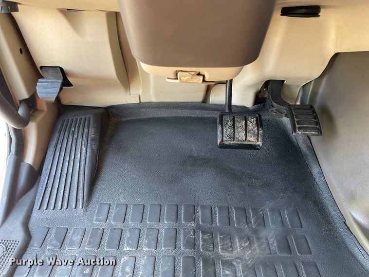 image for item OG9868 2014 Volvo  VNL670 semi truck