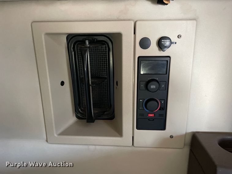 image for item OG9868 2014 Volvo  VNL670 semi truck