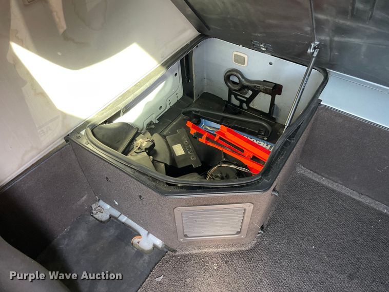 image for item OG9868 2014 Volvo  VNL670 semi truck