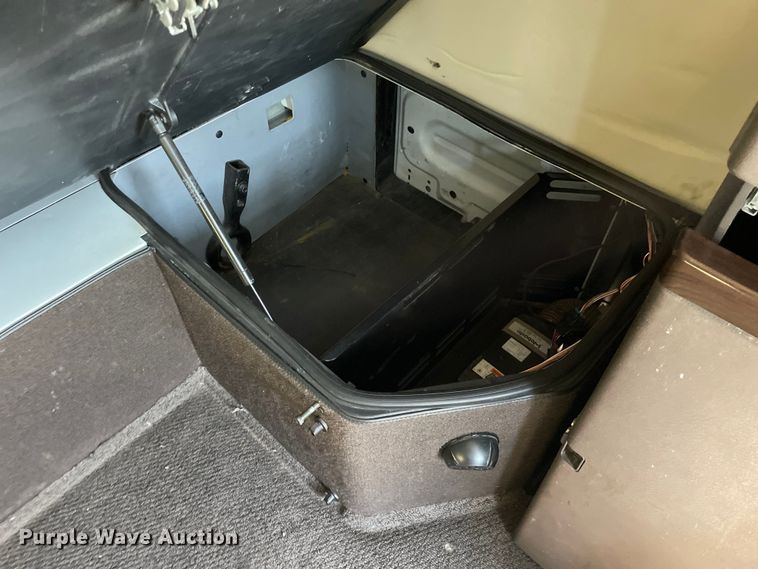 image for item OG9868 2014 Volvo  VNL670 semi truck