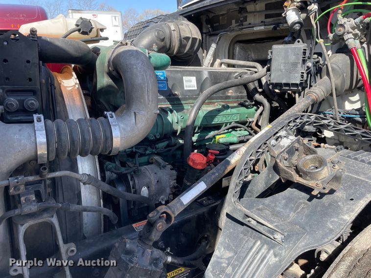 image for item OG9868 2014 Volvo  VNL670 semi truck