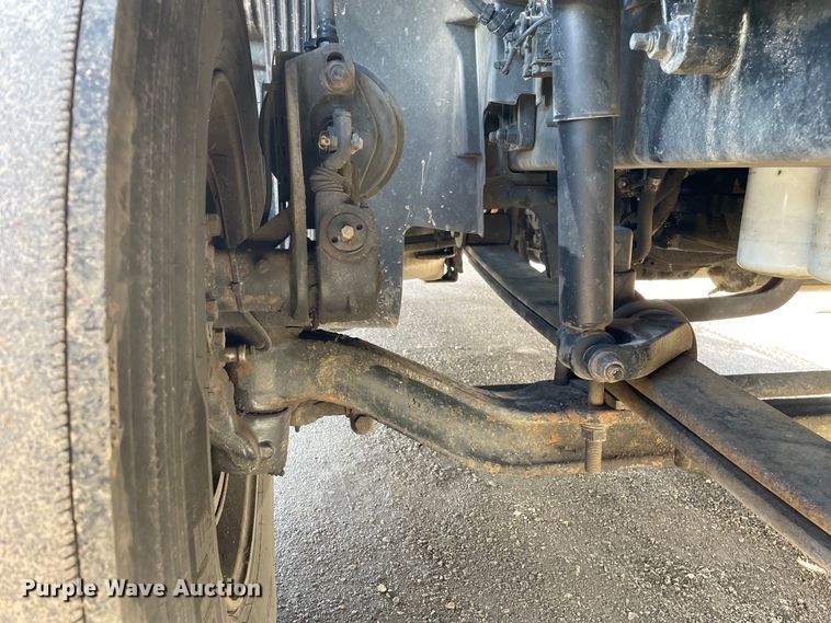 image for item OG9868 2014 Volvo  VNL670 semi truck