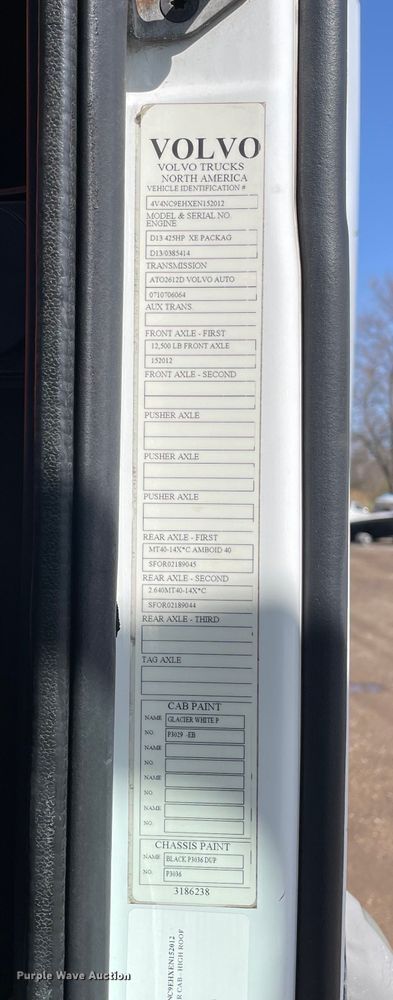 image for item OG9868 2014 Volvo  VNL670 semi truck