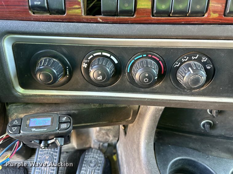 image for item OI9324 2009 Kenworth W900 crane truck