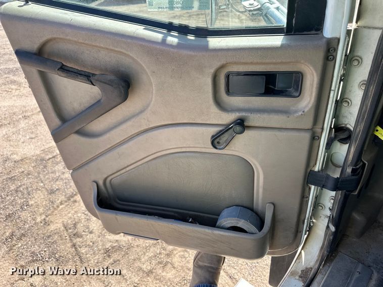 image for item OI9325 2009 International Paystar semi truck