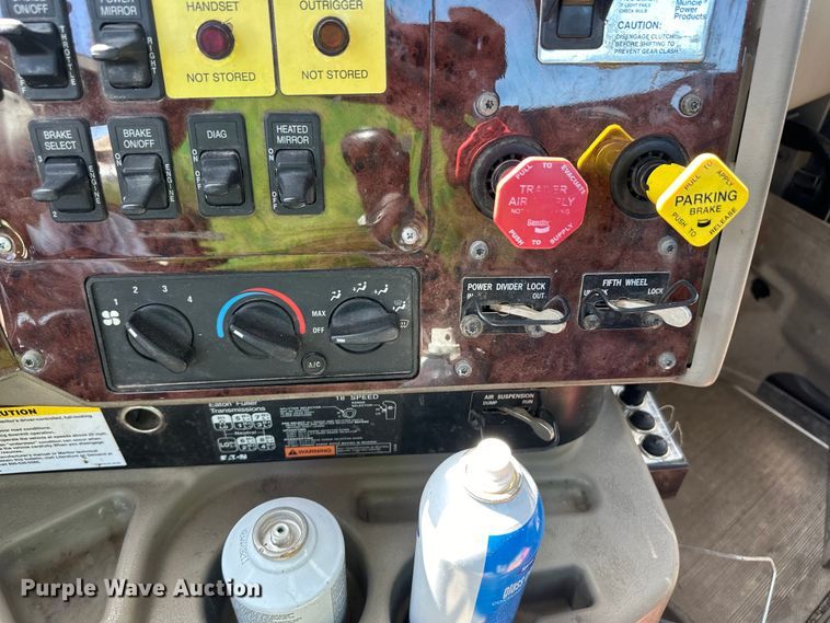 image for item OI9325 2009 International Paystar semi truck