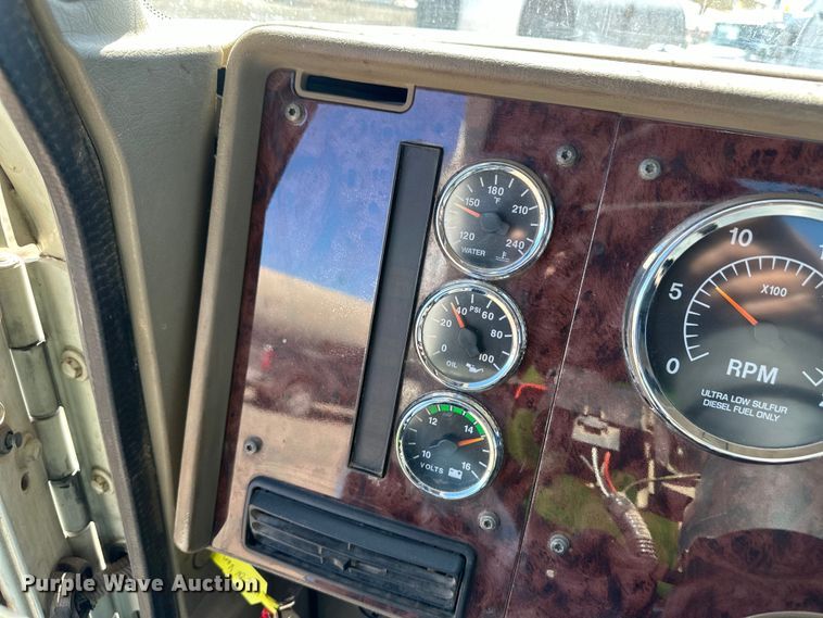 image for item OI9325 2009 International Paystar semi truck