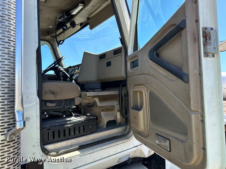 image for item OI9325 2009 International Paystar semi truck