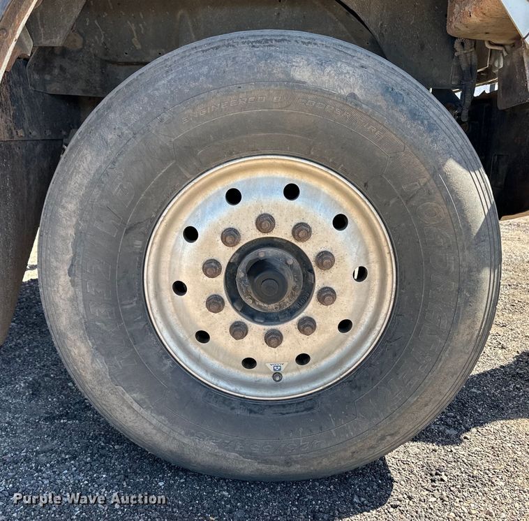 image for item OI9325 2009 International Paystar semi truck