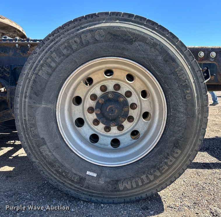 image for item OI9325 2009 International Paystar semi truck