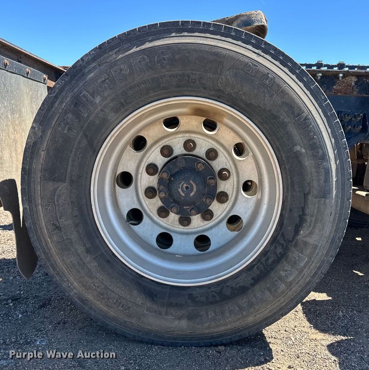 image for item OI9325 2009 International Paystar semi truck