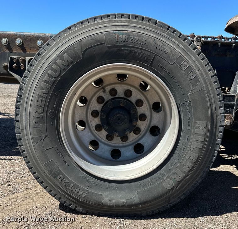 image for item OI9325 2009 International Paystar semi truck