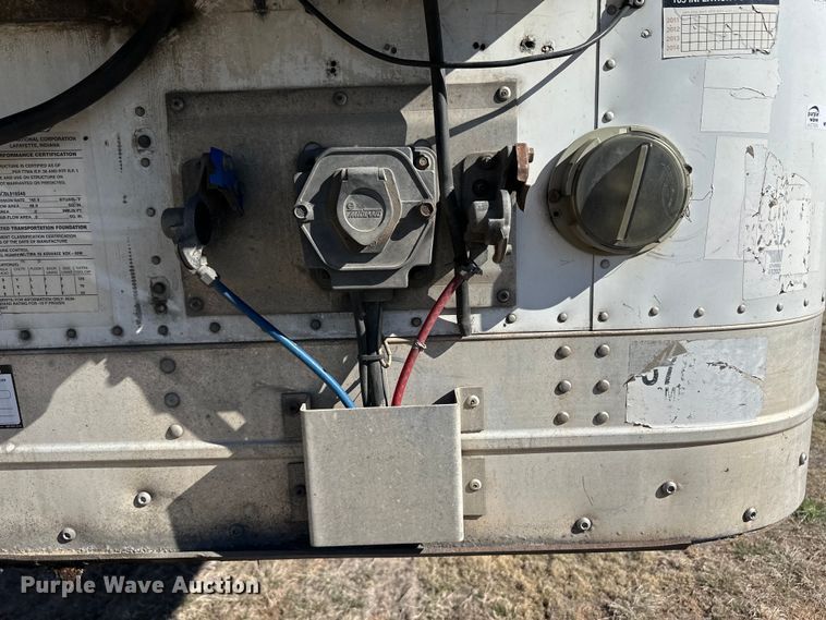 image for item OI9337 2005 Wabash refrigerated van trailer