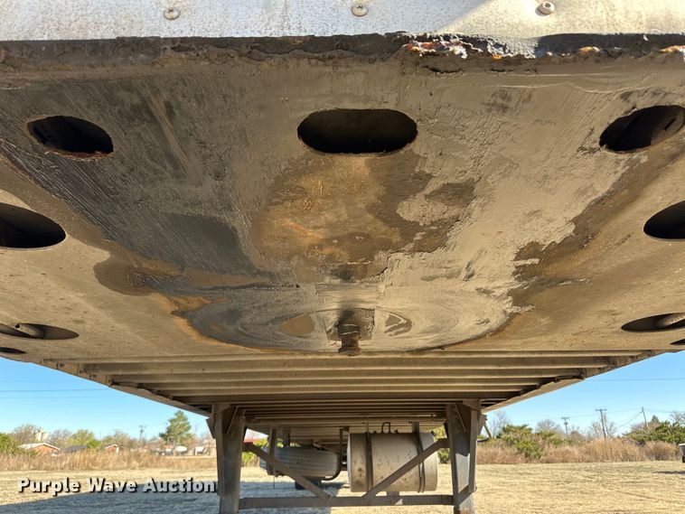 image for item OI9337 2005 Wabash refrigerated van trailer