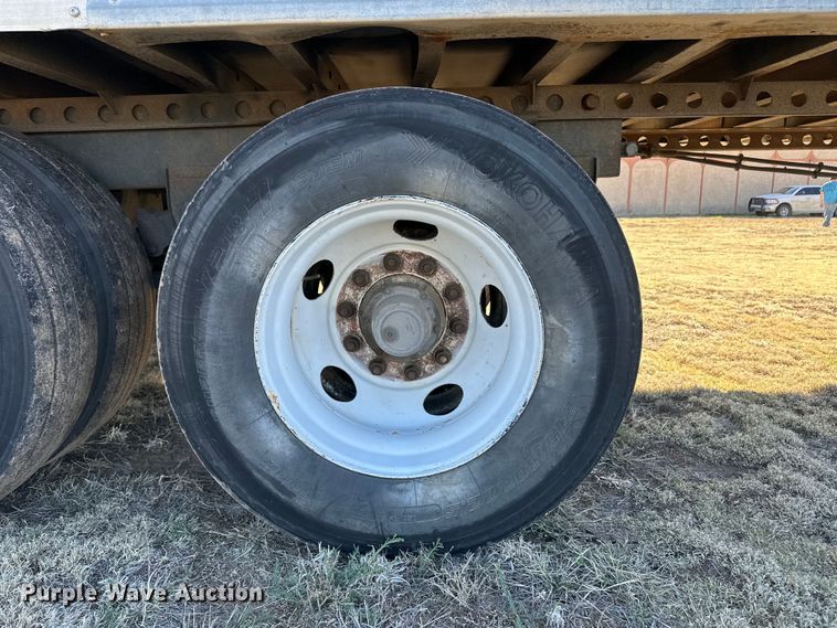 image for item OI9337 2005 Wabash refrigerated van trailer