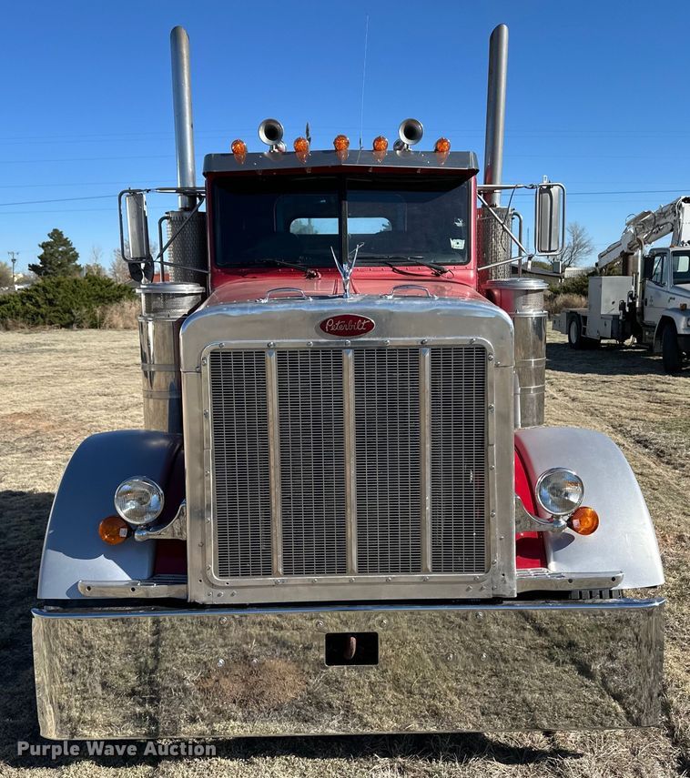 image for item OI9338 1992 Peterbilt 379 semi truck