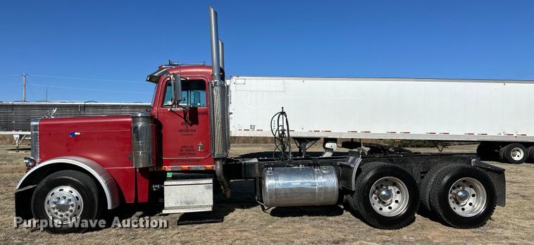 image for item OI9338 1992 Peterbilt 379 semi truck
