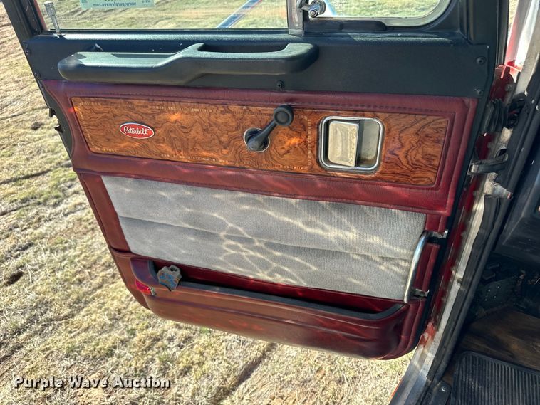 image for item OI9338 1992 Peterbilt 379 semi truck