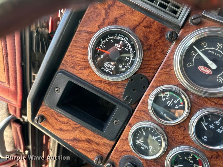 image for item OI9338 1992 Peterbilt 379 semi truck