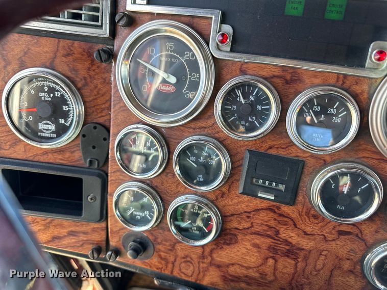 image for item OI9338 1992 Peterbilt 379 semi truck