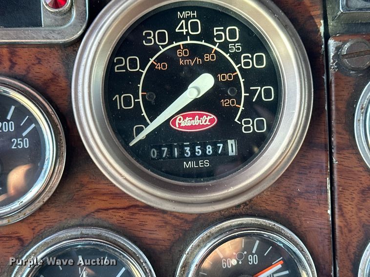 image for item OI9338 1992 Peterbilt 379 semi truck