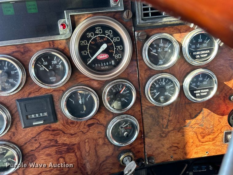 image for item OI9338 1992 Peterbilt 379 semi truck