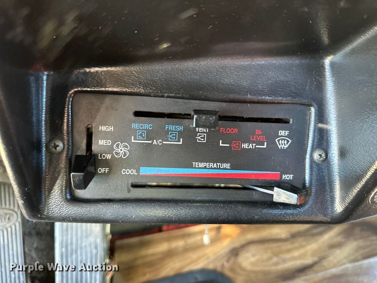 image for item OI9338 1992 Peterbilt 379 semi truck