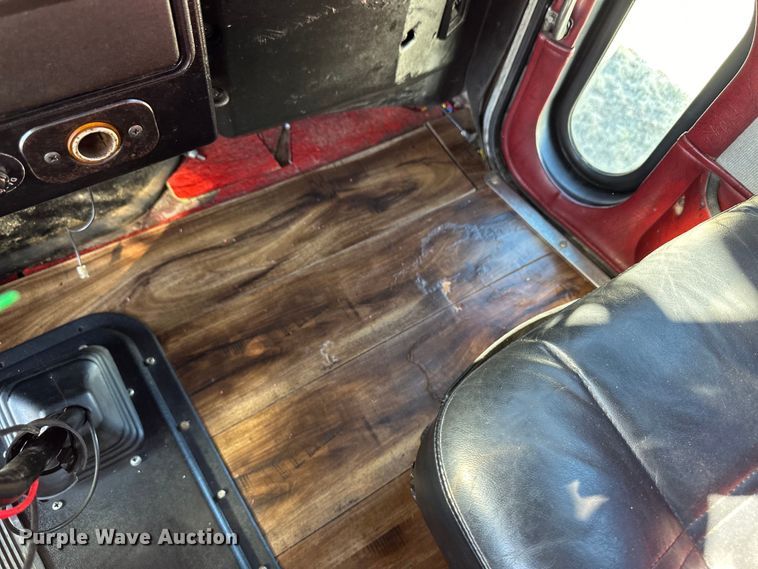 image for item OI9338 1992 Peterbilt 379 semi truck