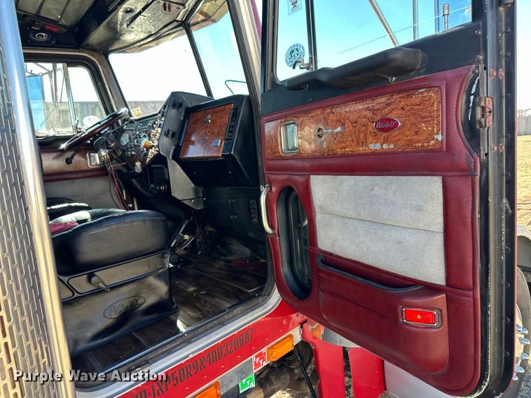 image for item OI9338 1992 Peterbilt 379 semi truck