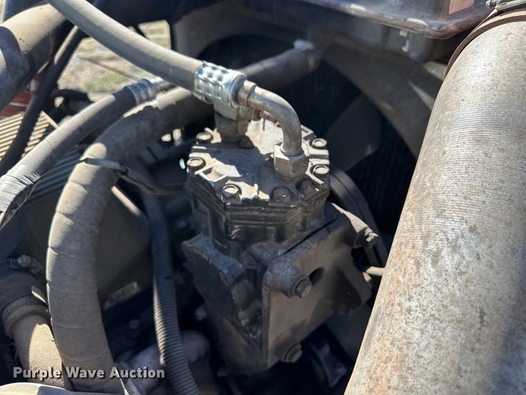 image for item OI9338 1992 Peterbilt 379 semi truck