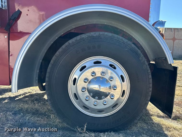 image for item OI9338 1992 Peterbilt 379 semi truck