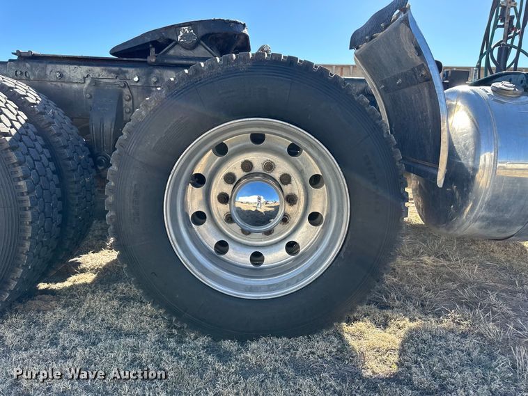 image for item OI9338 1992 Peterbilt 379 semi truck