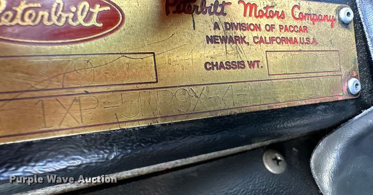 image for item OI9338 1992 Peterbilt 379 semi truck