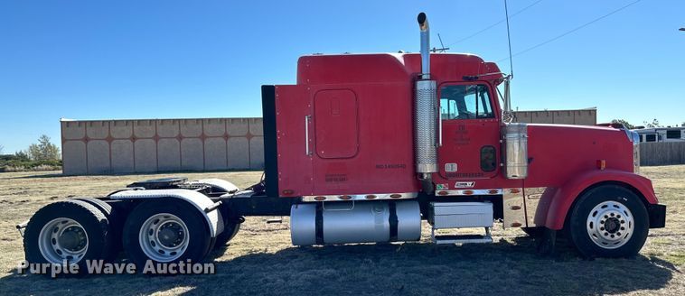 image for item OI9339 2003 Freightliner FLD semi truck