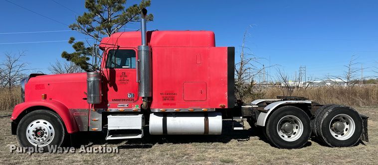 image for item OI9339 2003 Freightliner FLD semi truck