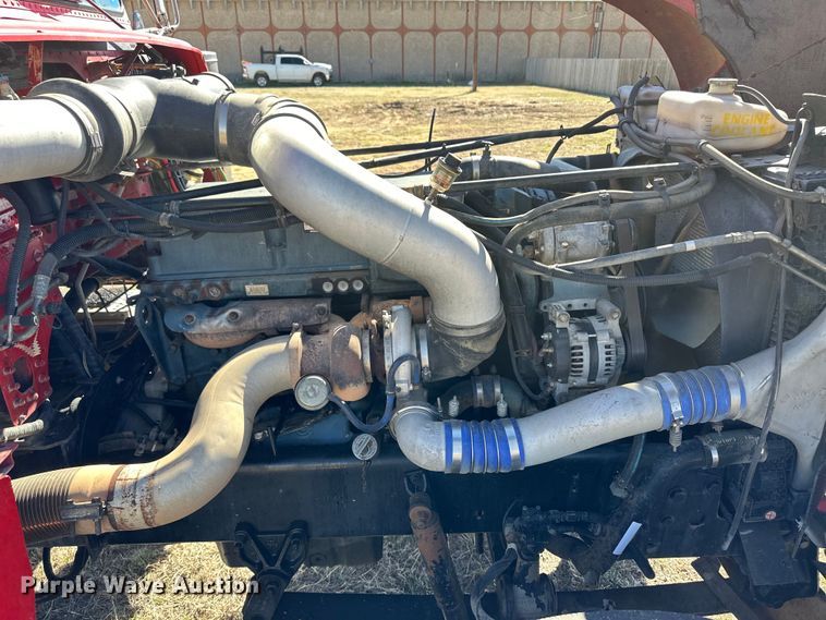 image for item OI9339 2003 Freightliner FLD semi truck