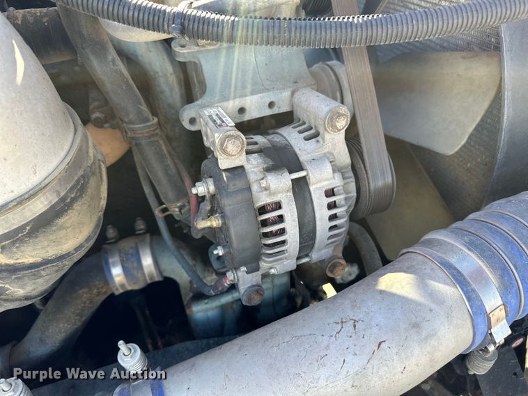 image for item OI9339 2003 Freightliner FLD semi truck